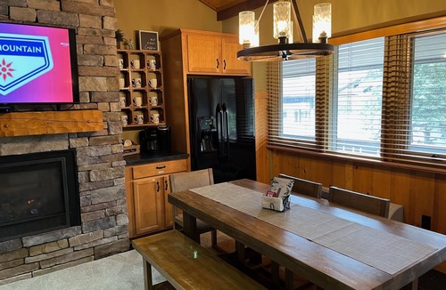 Boyne Falls Condo | Ski In & Ski Out - Boyneland Lift