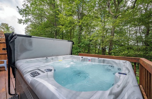 McHenry House | Ski-Side Retreat w/Hot Tub & Lake Access