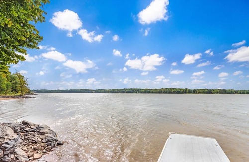 Mosinee Cabin | Skipping Rock Retreat, Mosinee WI Completely updated lakefront get-away.