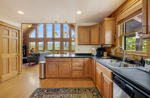 Wolf Laurel Cabin | Skylands by Carolina Mornings | Hot Tub + Biltmore Pass 8 mins to Hatley Pointe