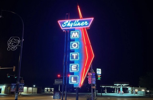 Stroud Hotel | Skyliner Motel