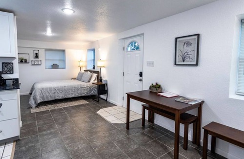 Mid America Apartment | Sleek Studio – Near the Lake and Sam’s Pizza