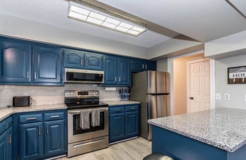 Holiday Island Condo | Sleep 8 in this guest fave! All new, fresh & fun!walk to lake and marina.