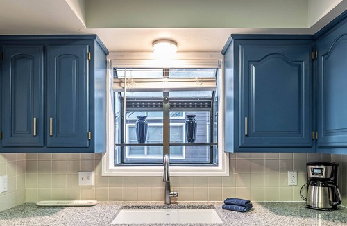 Holiday Island Condo | Sleep 8 in this guest fave! All new, fresh & fun!walk to lake and marina.