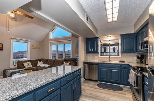 Holiday Island Condo | Sleep 8 in this guest fave! All new, fresh & fun!walk to lake and marina.