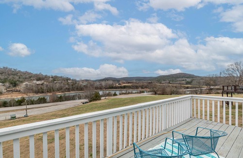 Holiday Island Condo | Sleep 8 in this guest fave! All new, fresh & fun!walk to lake and marina.
