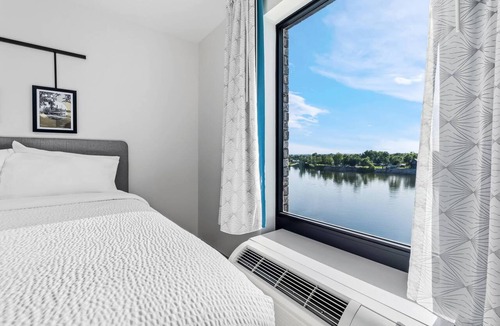 Savannah Hotel | Sleep Inn & Suites Savannah Tennessee Riverfront