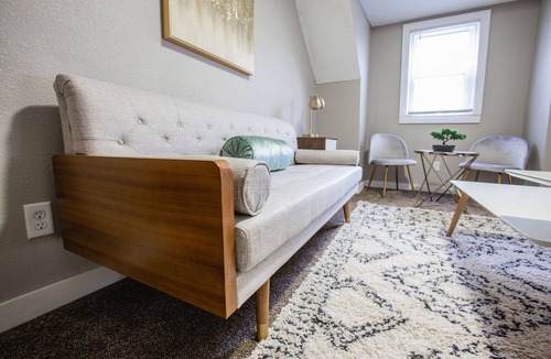 West Central House | Sleepover: Cozy 2BR/1BA + Kitchen - Downtown Springfield