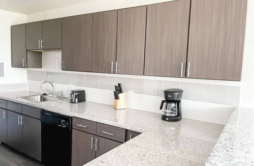 Corryville Apartment | Sleepover | Divine 1BD/1BA + Gym - Cincinnati