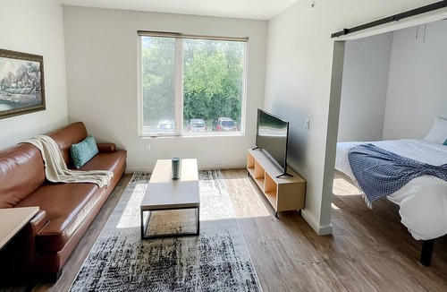 Bowling Green Apartment | Sleepover: Sleek 1BD/1BA - Bowling Green