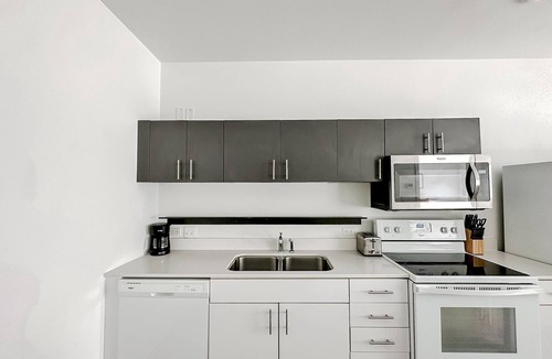 Springfield Apartment | Sleepover: Ultimate 1BD/1BA - Downtown Springfield