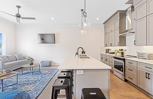 Eastwood House | *SLEEPS 12* Keep the Secret *EAST NASH4* 4BR* 4BA*