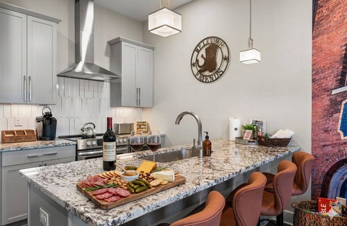 Nashville House | Sleeps 15 - Indoor Hot Tub - Rooftop - Gym - Game Room - Near Broadway