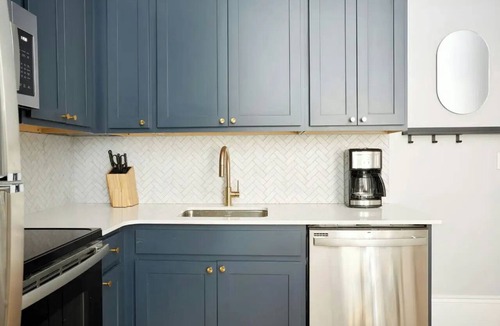 French Quarter Hotel | Sleeps 16 | 4 Units, Steps to the French Quarter | The Harlequin by AvantStay