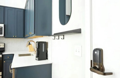 French Quarter Hotel | Sleeps 16 | 4 Units, Steps to the French Quarter | The Harlequin by AvantStay