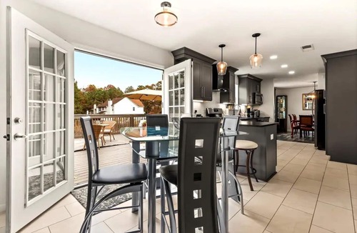 Lithonia House | Sleeps 16: 8 Beds, 2 Living Rooms, Quiet Street, Private Deck
