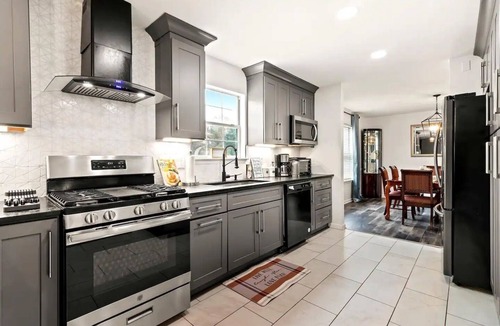 Lithonia House | Sleeps 16: 8 Beds, 2 Living Rooms, Quiet Street, Private Deck