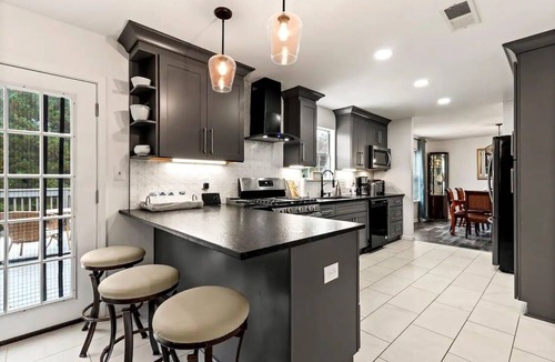 Lithonia House | Sleeps 16: 8 Beds, 2 Living Rooms, Quiet Street, Private Deck