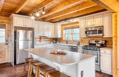 Asheville Cabin | Sleeps 20 | Grand Mountain Lodge Hot Tub + Sauna Blue Ridge Views | Leyland