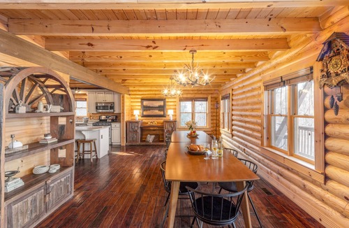 Asheville Cabin | Sleeps 20 | Grand Mountain Lodge Hot Tub + Sauna Blue Ridge Views | Leyland