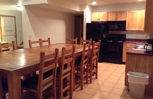 Fayetteville House | Sleeps 22. Affordable Cabin 30 minutes to New River Gorge Rafting & Climbing