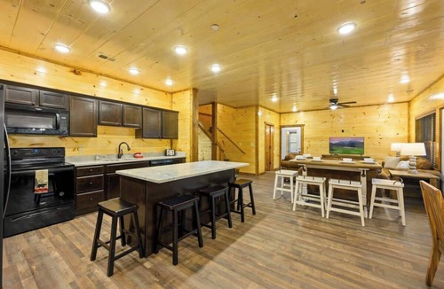 Pigeon Forge Cabin | Sleeps 22 Heated Pool HotTub Game Room PigeonForge