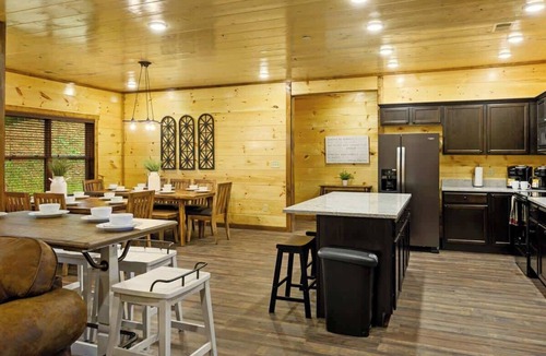 Pigeon Forge Cabin | Sleeps 22 Heated Pool HotTub Game Room PigeonForge