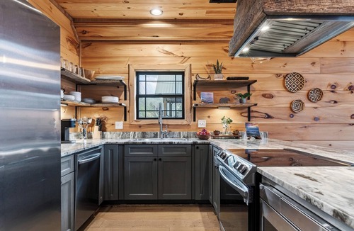 Gatlinburg Cabin | Sleeps 23 | 2 Cabins w/Indoor Pools + Hot Tubs + Saunas | Theater + Game Rooms