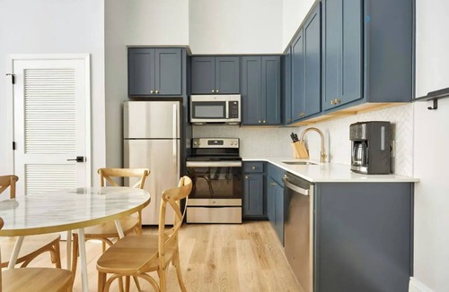 French Quarter Hotel | Sleeps 26 | Steps to French Quarter Entire Floor | The Harlequin by AvantStay
