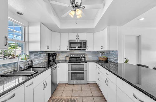 Whitfield House | Sleeps 7-Heated Saltwater Pool-Near Beach, Airport