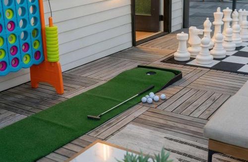 Downtown House | Sleeps 8 - Rooftop Deck - Prime Location