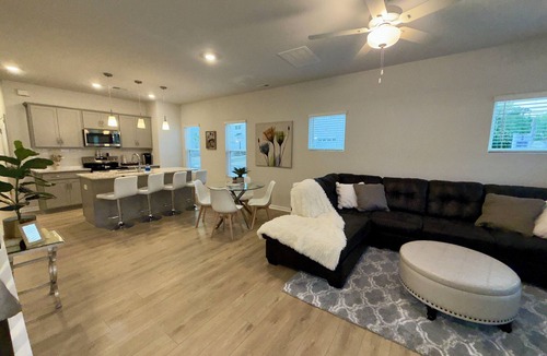 Toddville Road House | Sloan Garden House: Modern Townhome Near South End