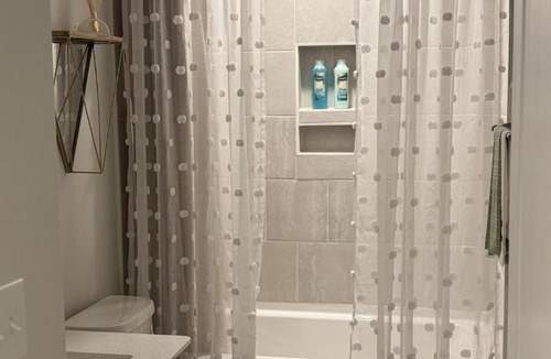 Toddville Road Apartment | Sloan Garden House Modern Townhome Near South End