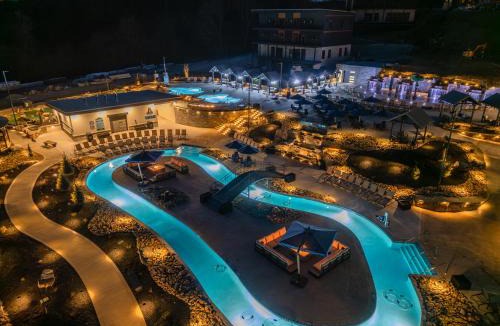 Sevierville House | Smith Creek Resort Rooftop Cabins