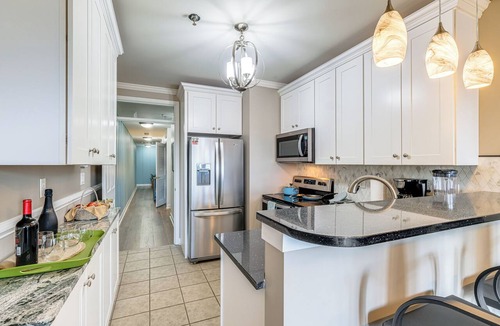 Huddleston Condo | Smith Mountain Lake Retreat w/Resort Amenities!