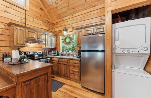 Wears Valley Cabin | Smokies Escape 1.2 mi from GSMNP! Fireplace, Hot Tub, King Suite