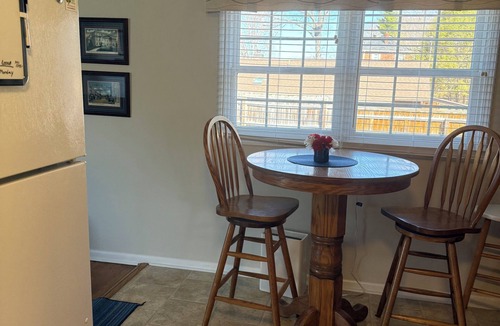 Waynesville House | Smoky Mountain Home ,pet friendly, walk to Main St, mtn view
