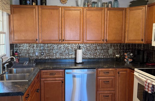 Waynesville House | Smoky Mountain Home ,pet friendly, walk to Main St, mtn view