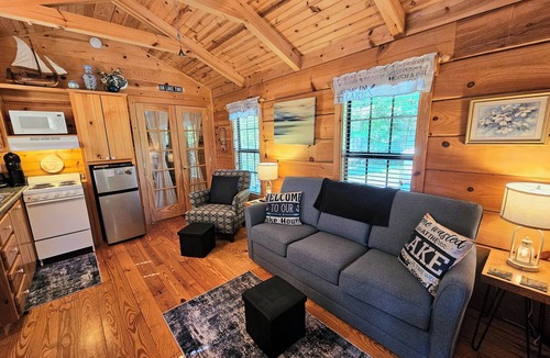 Sevierville Cabin | Smoky Mountain Lake Group Cabins-Stay 7 Nights and Get One Free!