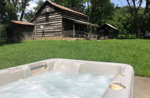 Sevierville House | Smoky Mountain Romantic Handcrafted Cabins