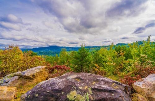 Sevierville Ski Chalet | Smoky Mountain Summit, Amazing Mountain Views, 560 FREE tickets each paid day!
