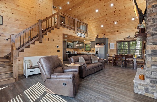 Sevierville Cabin | Smoky Mtn Cabin: Hot Tub, Game Room, Sleeps 8