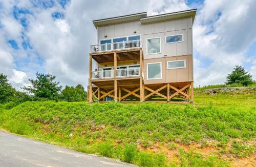Waynesville Apartment | Smoky Mtn Getaway: Modern 2BR/2BA w/Stunning Views