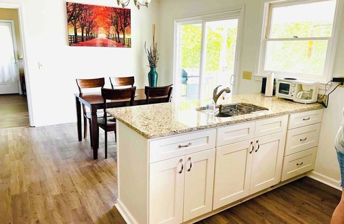 Franklin Cabin | Smoky View Hideaway! Hot tub & Wifi on paved road