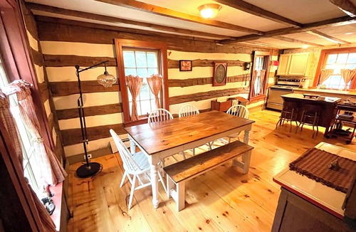 Hanover House | Snow Daisy Inn