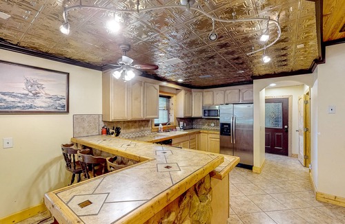 Leesville House | Snowbird-friendly house with lake view, fireplace, & W/D - dogs OK