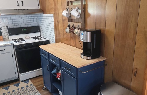 St. Helen House | Snowmobile. Ice Fish. Cross Country Ski, Pet Friendly! Bon Fire Pit.