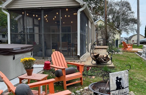 Grass Lake House | Snuggle time is great at the LiL Carrot waterfront on Big Wolf Lake