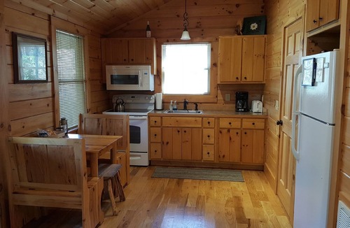Hillsville Cabin | Snuggly WATERFRONT retreat awaits at Buck Creek Cabin near BR Parkway & I-77