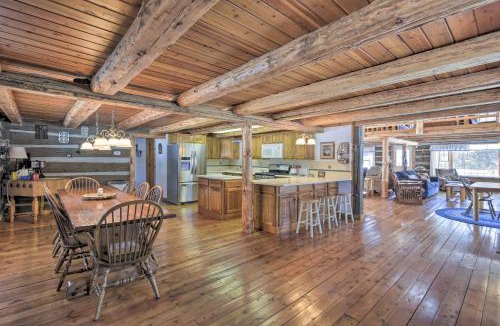 White Lake House | Soak, Relax & Explore! Walk to Wolf River